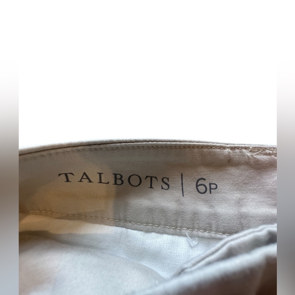 Talbots Women’s Tan Shorts Button Detail Size 6P Preppy Summer - Picture 3 of 5